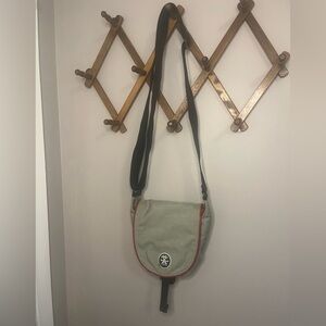 Crumpler Ben’s pizza camera bag Gray Crossbody Bag with Black Strap 19x17x11cm